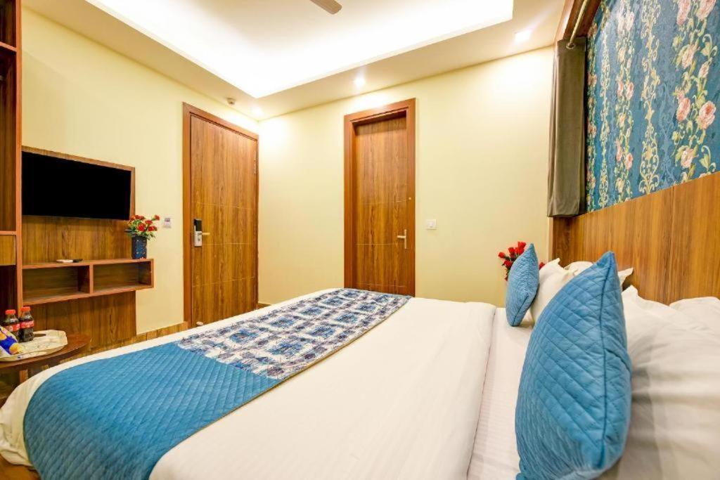 Hotel Rosewood Near Delhi Airport New Delhi Exterior photo