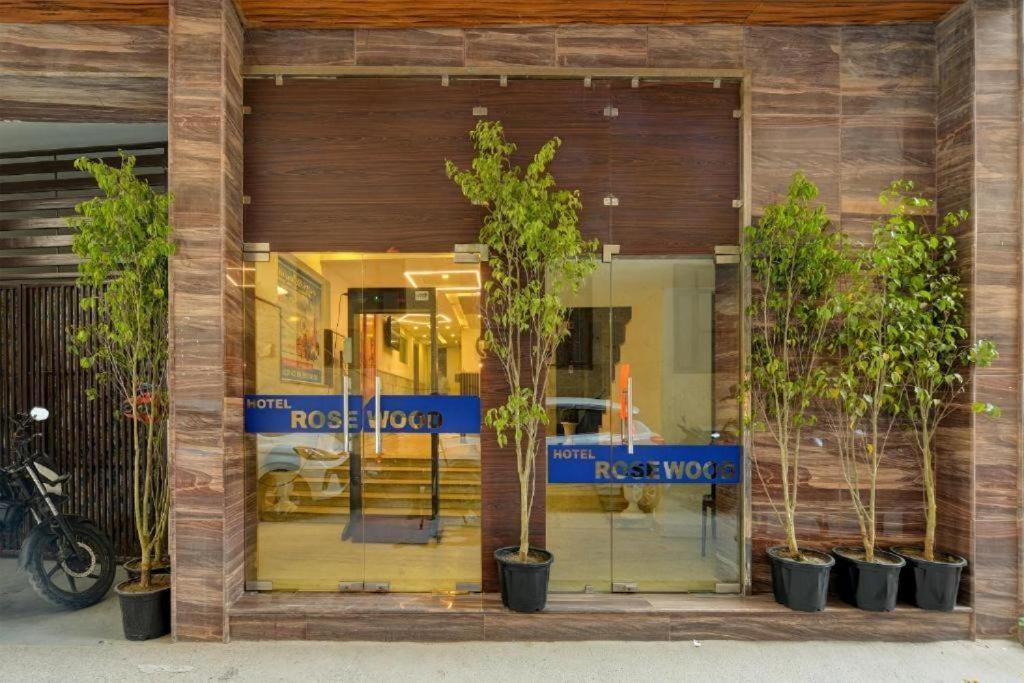 Hotel Rosewood Near Delhi Airport New Delhi Exterior photo